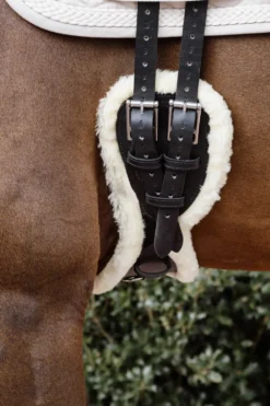 Kentucky Horsewear Kentucky Horsewear|Sadelgjordar & Tillbehör-Anatomisk Dressyrgjord Fårskinn Svart