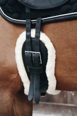 Kentucky Horsewear Kentucky Horsewear|Sadelgjordar & Tillbehör-Anatomisk Dressyrgjord Fårskinn Svart