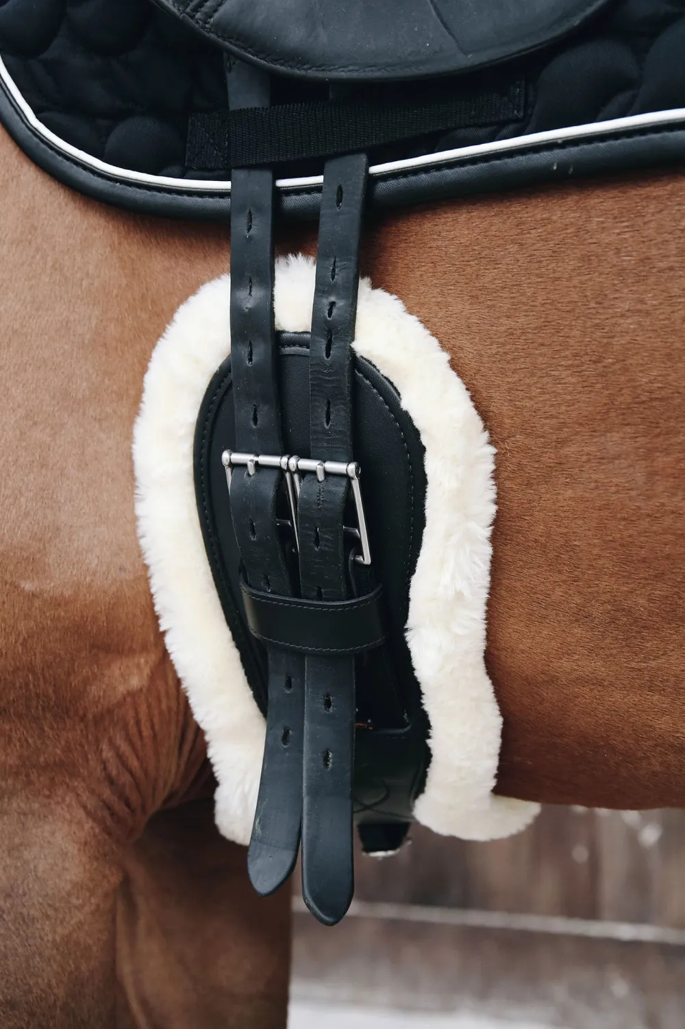 Kentucky Horsewear Kentucky Horsewear|Sadelgjordar & Tillbehör-Anatomisk Dressyrgjord Fårskinn Svart