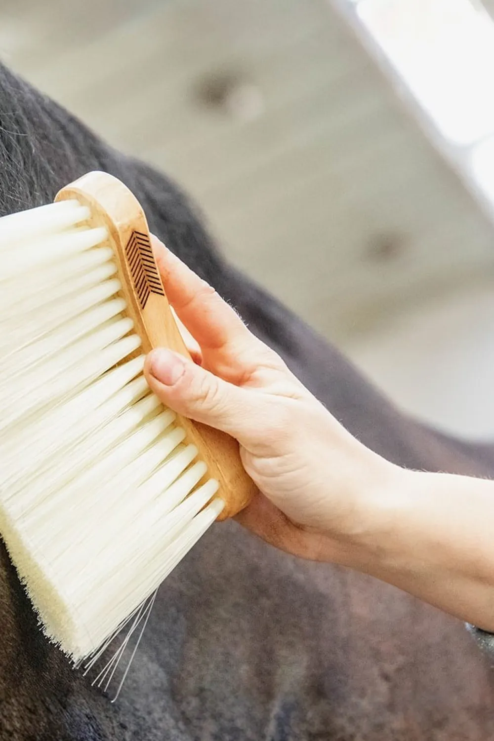 Grooming Deluxe Grooming Deluxe|Ryktväskor & Ryktborstar-Borste Svängd Lång