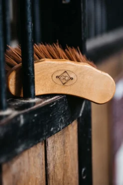Grooming Deluxe Grooming Deluxe|Ryktväskor & Ryktborstar-Borste Svängd Mellan