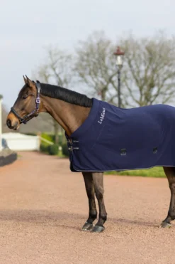 LeMieux Hästtäcken & Flughuvor|Lemieux-Fleece Coolertäcke Kudos Navy