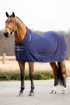 LeMieux Hästtäcken & Flughuvor|Lemieux-Fleece Coolertäcke Kudos Navy