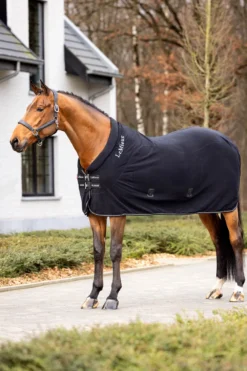 LeMieux Hästtäcken & Flughuvor|Lemieux-Fleece Coolertäcke Kudos Svart