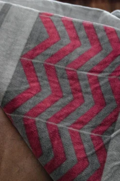 Kentucky Horsewear Hästtäcken & Flughuvor|Hästtäcken & Flughuvor-Fleecefilt Square Fishbone 140*120