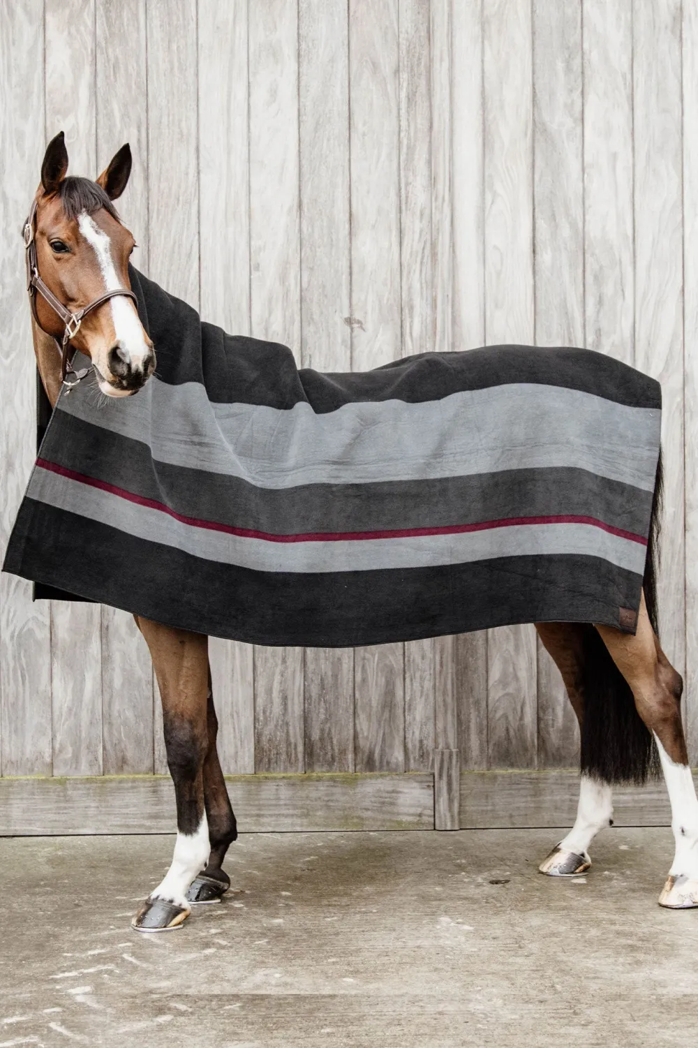 Kentucky Horsewear Hästtäcken & Flughuvor|Hästtäcken & Flughuvor-Fleecefilt Stripes 140*120 Svart/Grå