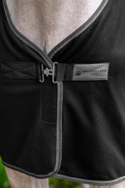 Waldhausen Hästtäcken & Flughuvor-Fleecetäcke Economic med Maggjordar Svart
