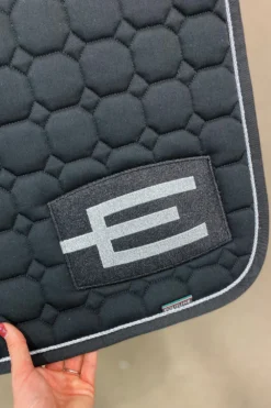 Equiline Schabrak & Huvor|Equiline-Hoppschabrak E-Logga E22 P356 Svart