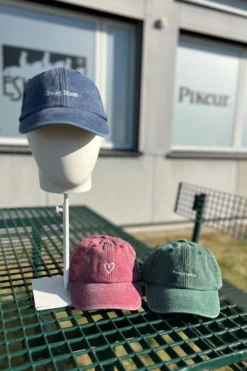 Svensk Ridsport Kepsar & Skärp-Keps Vintage Red Hjärta