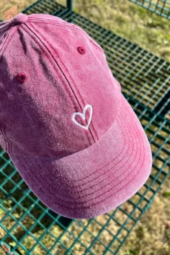 Svensk Ridsport Kepsar & Skärp-Keps Vintage Red Hjärta