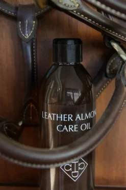 Grooming Deluxe Grooming Deluxe|Skötsel & Hästvård-Läderolja Almond care 500ml