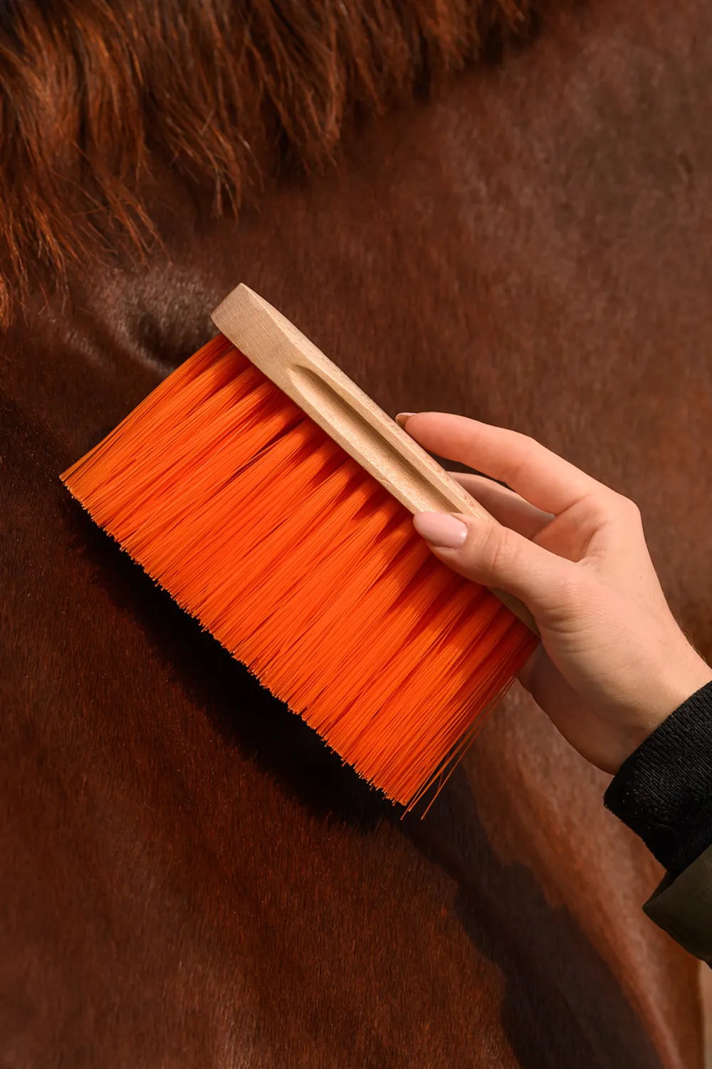 Waldhausen Ryktväskor & Ryktborstar-Manborste Soft Orange