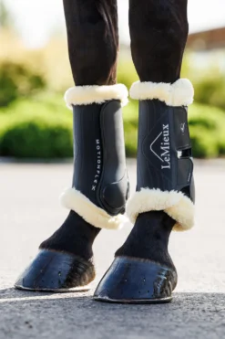 LeMieux Lemieux-Motionflex Dressyrskydd Fårskinn Svart