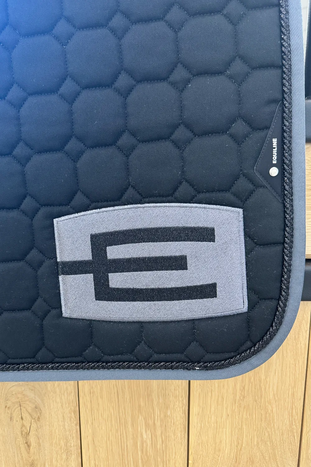 Equiline Equiline-Octagon Hoppschabrak E-Logga