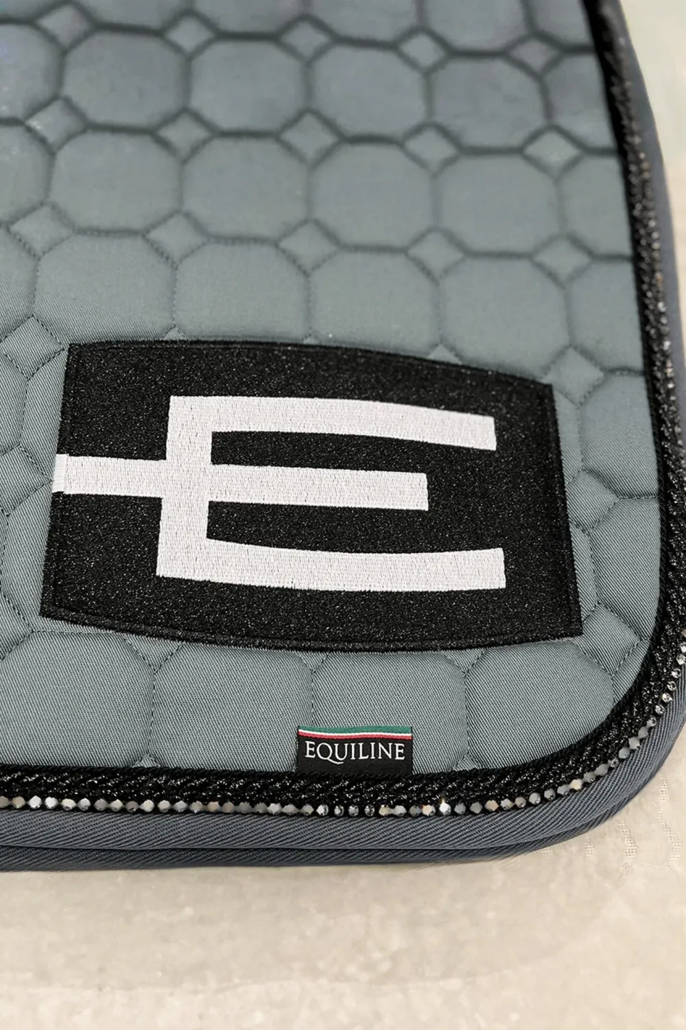Equiline Schabrak & Huvor|Equiline-Octagon Schabrak E-Logga E20 S006 P112 Grå Svart/Vit/Kristall