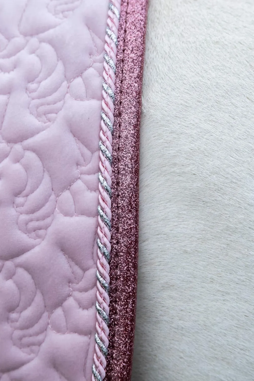 Kentucky Horsewear Kentucky Horsewear|Schabrak & Huvor-Ponnyschabrak Enhörning Glitter Ljusrosa
