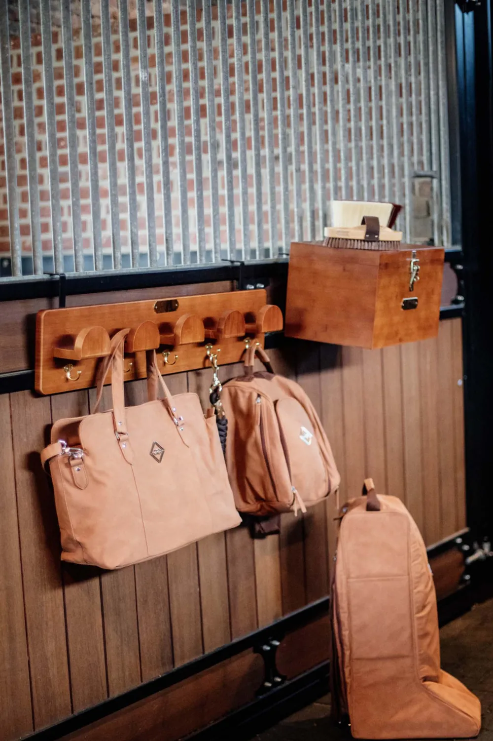 Grooming Deluxe Grooming Deluxe|Ryktväskor & Ryktborstar-Stall Grooming Låda