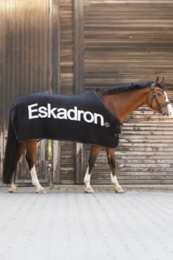Eskadron Eskadron-Svettäcke Core Draon Svart/Anthracit/Vit