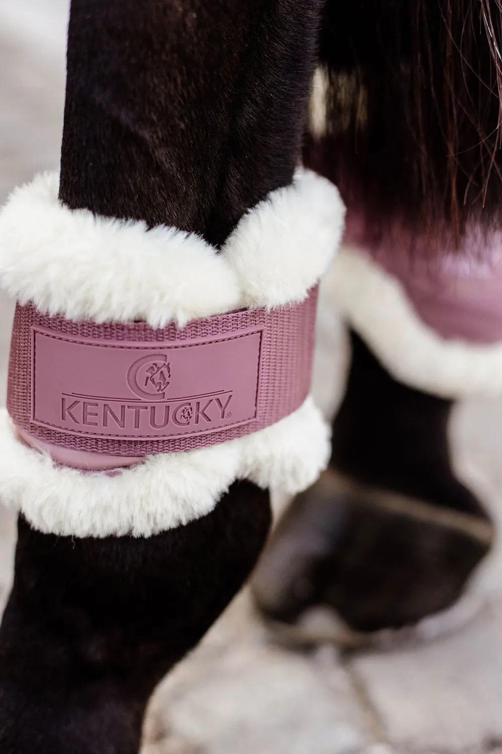 Kentucky Horsewear Kentucky Horsewear|Benskydd & Benlindor-Vegan Bakkydd Fårkinn Old Roe